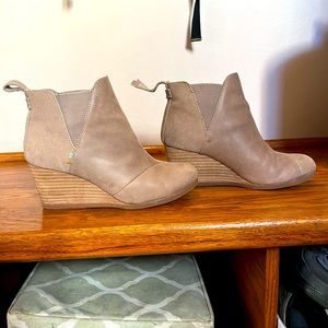 Toms Tan Leather wedge Boots (size 6.5)